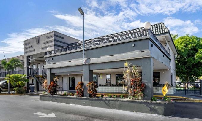 Clearwater Hotel | Rodeway Inn Clearwater-Dunedin