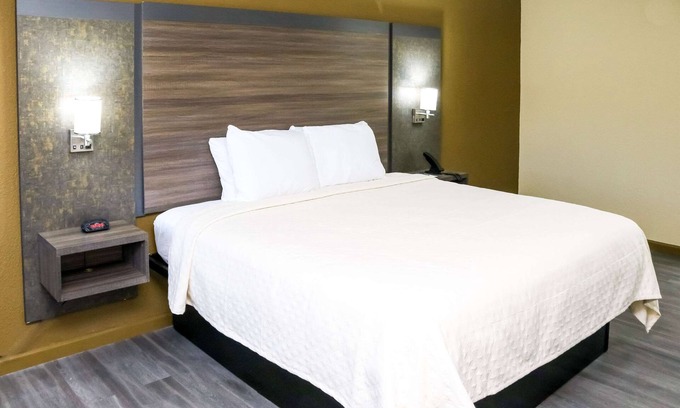 Phenix City Hotel | Rodeway Inn Phenix City - Columbus