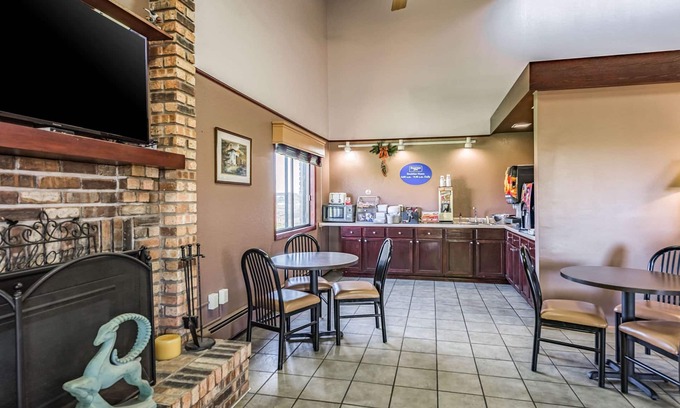 St. Joseph Hotel | Rodeway Inn Saint Joseph