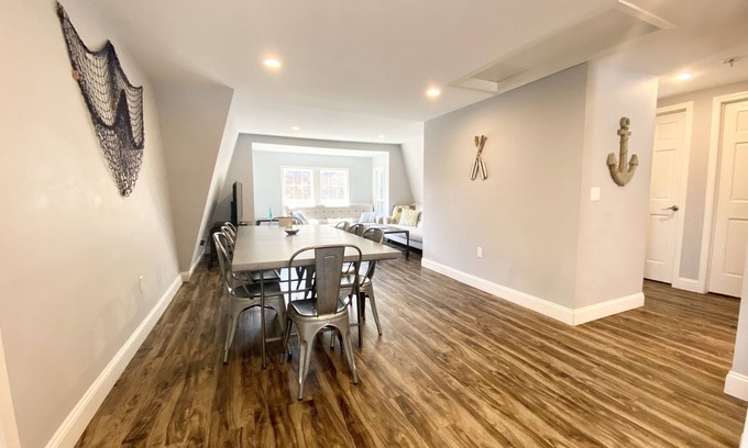 Watkins Glen House | Roe Summer Cottage, Suite C