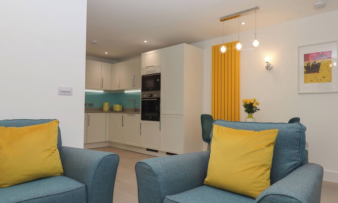 Exmouth Cottage | ROLLES RAINBOW, romantic, character holiday cottage in Exmouth