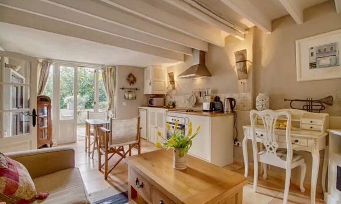 Fornalutx Apartment | Romantic 1 bed with private patio overlooking orange grove