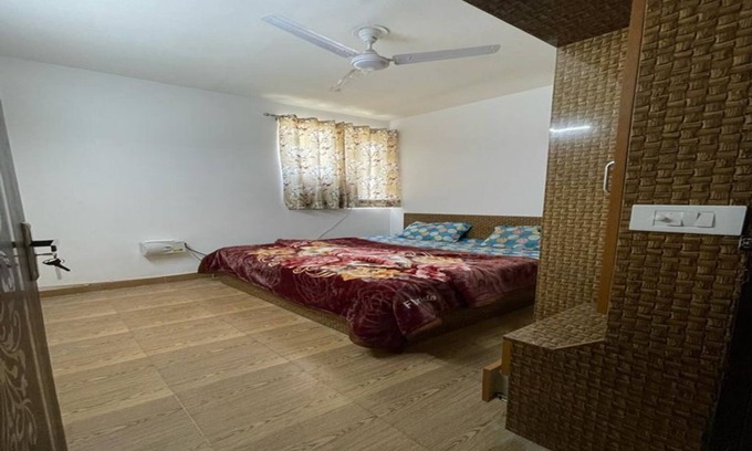 Gurugram Apartment | Romantic 2 Bhk couple's nest
