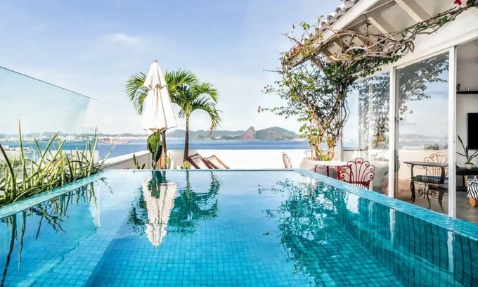Gloria Apartment | Romantic Penthouse in Rio with heated pool and unforgettable beach view