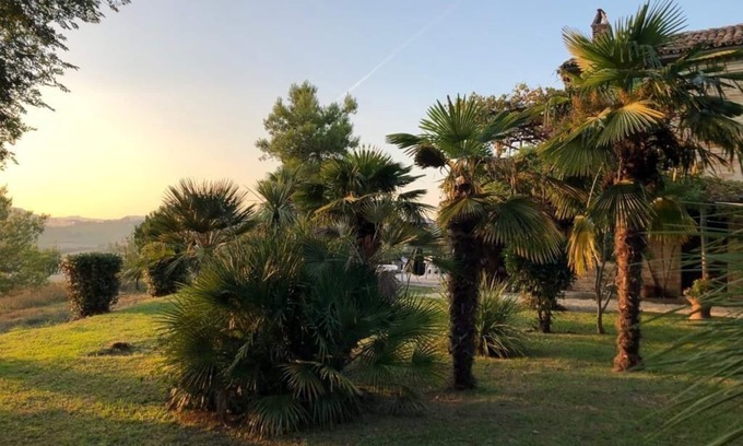 Montottone House | Romantic Farmhouse with pool and great garden, 30 minutes to the beach.