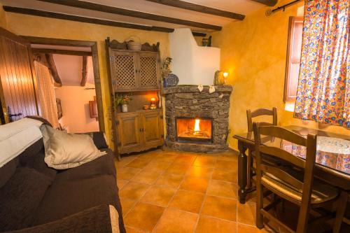 Laroya House | Romantic house for 2 or 4 people with jacuzzi