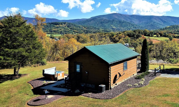 Stanley Cabin | Romantic LURAY Mountain Log Cabin #4 Couples Hot Tub Stone Fireplace Mtn Views