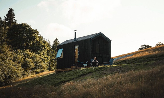 Llangollen Cabin | Romantic Off-Grid Woodland Hideaway with Stunning Valley Views