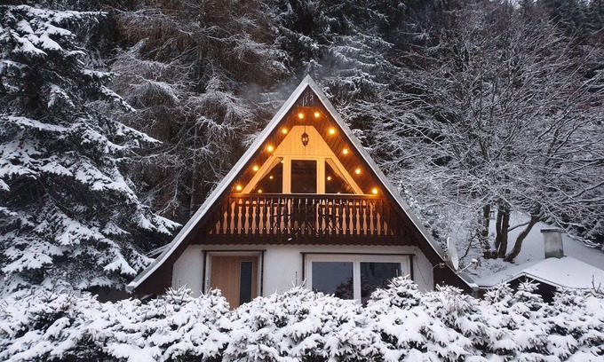 Muhlleithen House | Romantic retreat: peace and quiet + time out in nature - with garage, pavilion