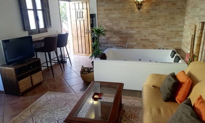 Felix Apartment | ROMANTIC STUDIO IN BEAUTIFUL RIVER VILLA NEAR THE SEA