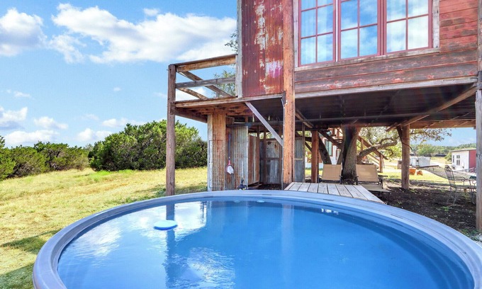 Lampasas Cabin | Romantic Treehouse Escape in Hill Country