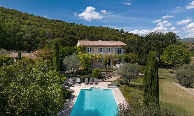 Saint-Saturnin-les-Apt House | Romantic Villa Set in Olive Grove with Pool, WiFi and AC in St Saturnin Les Apt
