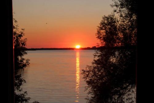 Rossmore House | Romantic Waterfront Sunset Views in PEC