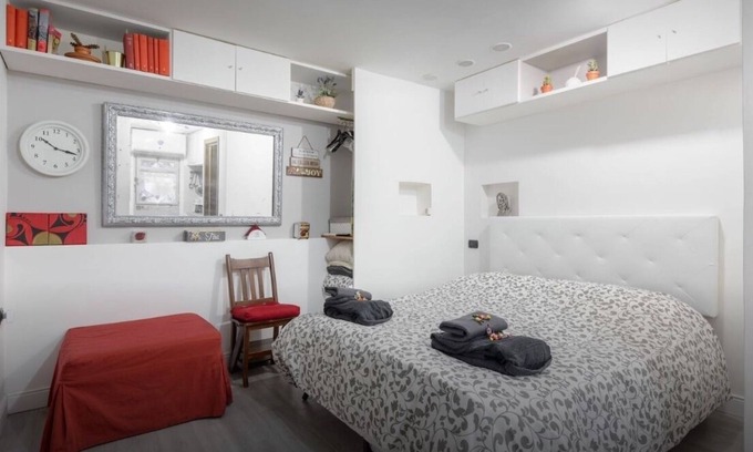 Roman Ghetto Apartment | Rome Studio Historic Center