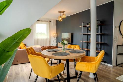 Rheda-Wiedenbruck Apartment | Roof-Suite 03 I Aufzug I Smart-TV I Balkon I WiFi