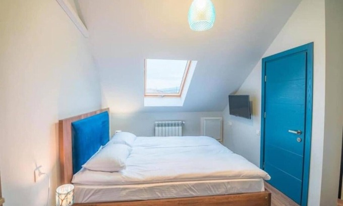 mtatsminda Apartment | Rooftop Blue Apartment at Rustaveli Avenue