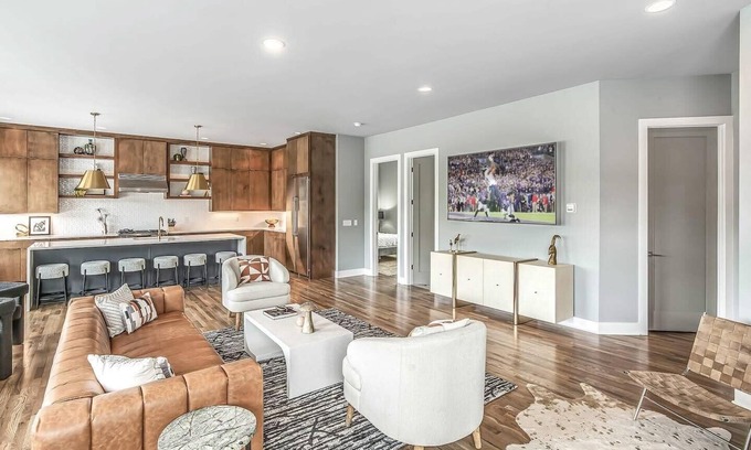 Haynes Area House | Rooftop Skyline Views DT Nash Sleeps 12