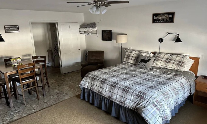Schroon Lake Hotel | Room 103 king bed .