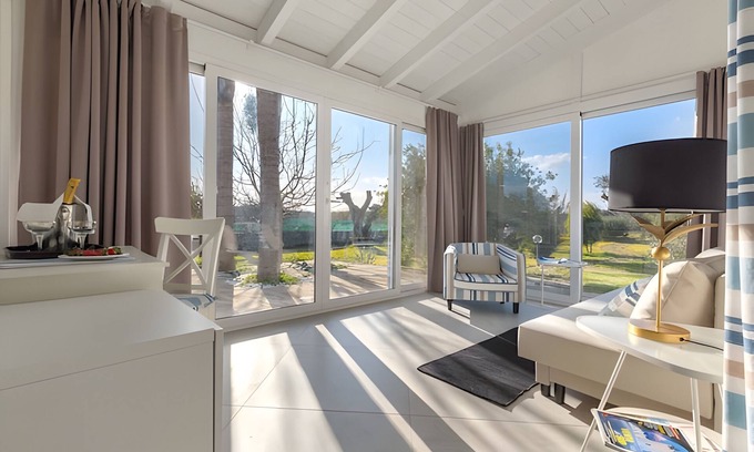 Melendugno Apartment | Room 'Big N6' with Shared Pool, Shared Garden and Wi-Fi