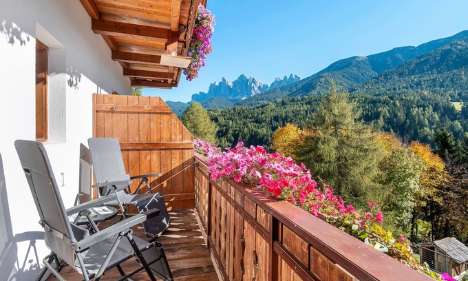 Villnoss Apartment | Room 'Dreibettzimmer 3' with Mountain View, Private Terrace and Wi-Fi