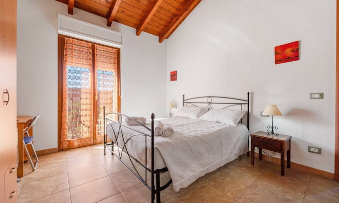 Teulada Apartment | Room 'Elicriso Teulada' with Shared Terrace, Wi-Fi and Air Conditioning