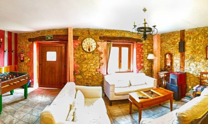 Basconcillos del Tozo House | Room 'Habitación Cuádruple' with Mountain View, Shared Garden and Wi-Fi