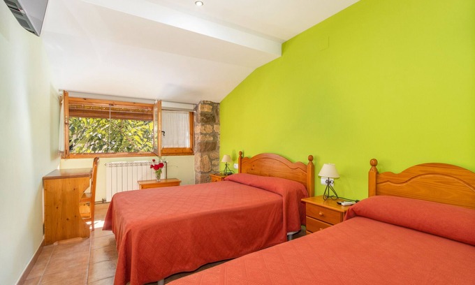 Conques Apartment | Room 'Habitació Triple' with Mountain View, Wi-Fi and Air Conditioning