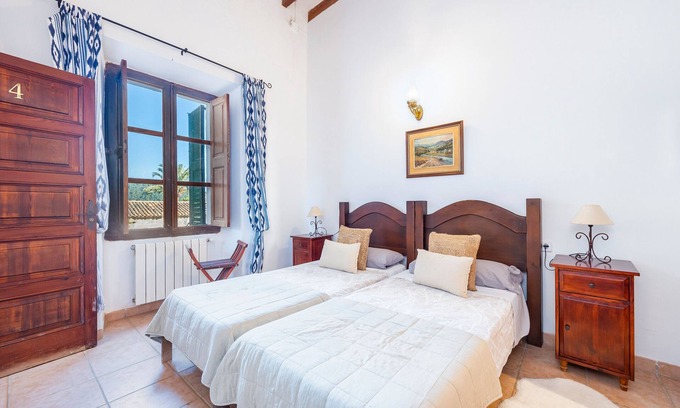 Calvia Apartment | Room 'Habitación 4' with Mountain View, Shared Pool and Wi-Fi
