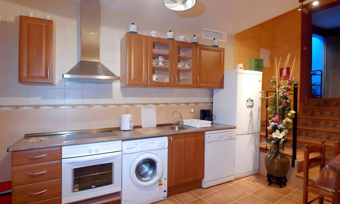 Maluenda House | Room 'Habitación Cuádruple' with Wi-Fi and Air Conditioning