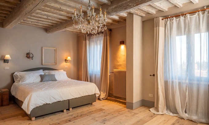 Campiglia d'Orcia Apartment | Room 'Il Teatro' with Shared Garden, Wi-Fi and Air Conditioning