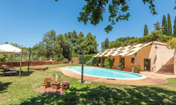 Monticiano Apartment | Room 'Marroneto - Camera 2' with Mountain View, Shared Pool and Wi-Fi