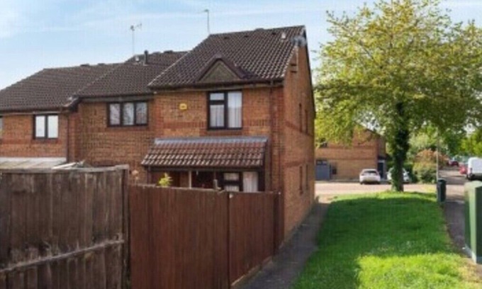 Yiewsley House | Room near Heathrow Airport