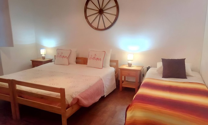 Corte do Pinto Apartment | Room 'Palmeira' with Shared Pool, Wi-Fi and Air Conditioning