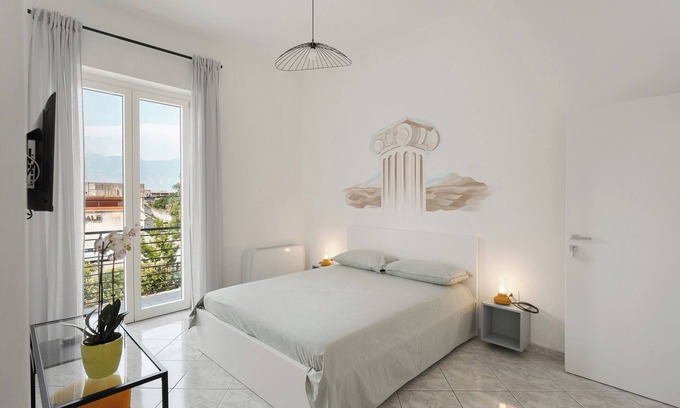 Pagani Bed & Breakfast | Room 'Pompei' with Shared Terrace, Wi-Fi and Air Conditioning