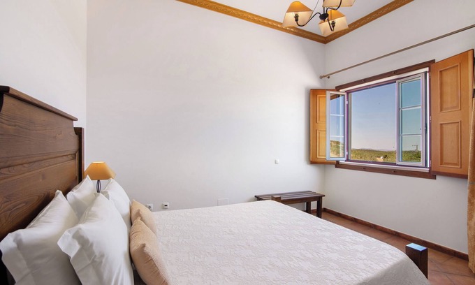 Espirito Santo Apartment | Room 'Quarto Dourado - Countryside View' with Shared Pool, Wi-Fi and Air Conditioning