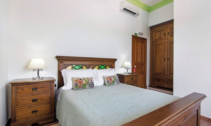 Espirito Santo Apartment | Room 'Quarto Verde - Countryside View with Patio' with Shared Pool, Wi-Fi and Air Conditioning