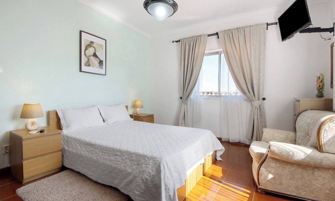 Provesende Apartment | Room 'Quarto 1 - Casa Da Jesus' with Mountain View, Wi-Fi and Air Conditioning