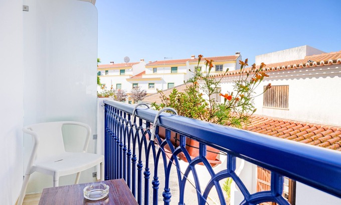 Baiona Apartment | Room 'Quarto Verde' with Balcony and Wi-Fi