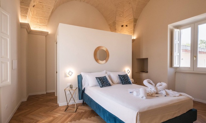 Sternatia Apartment | Room 'Relais Luxury Xenia - Ulivo' with Shared Pool, Wi-Fi and Air Conditioning