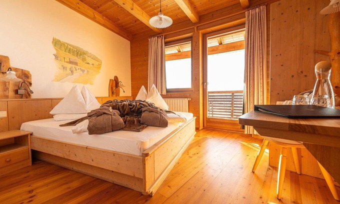 Plancios Apartment | Room 'Rossalm Panoramic Room 5' with Shared Terrace, Shared Garden and Wi-Fi