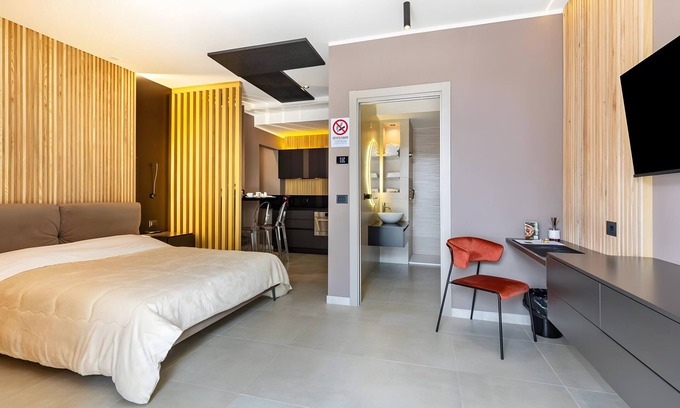 Dossobuono Apartment | Room 'Shakespeare' with Wi-Fi and Air Conditioning