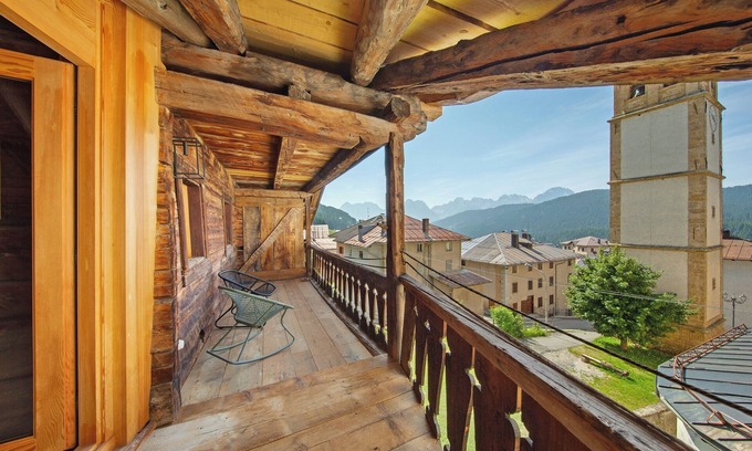 Dosoledo Apartment | Room 'Sufitä' with Mountain View, Shared Terrace and Wi-Fi