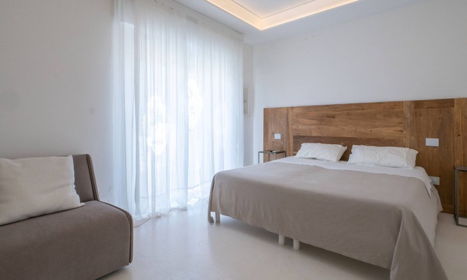 Porto Cesareo Apartment | Room 'Valentino - 03' with Shared Terrace, Wi-Fi and Air Conditioning