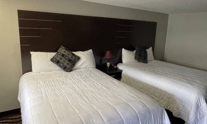 Gatlinburg Hotel | Room with Two Queen Beds