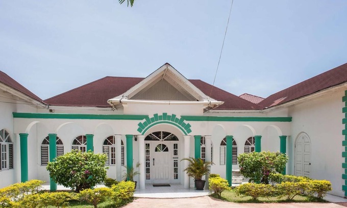 Montego Bay Villa | Rooms at Diamond Villa