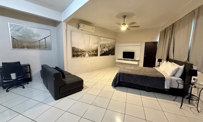 Eleanor Roosevelt Apartment | Roomy and Equipped-15 Mins to the Beach, Airport, and Dining