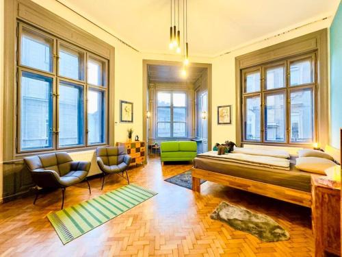 Erzsebetvaros Apartment | Rose House - Modern 5BR Home in Central Budapest AC