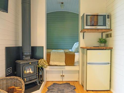 Chipstead Apartment | Rose Hut Hideaway - Uk50233