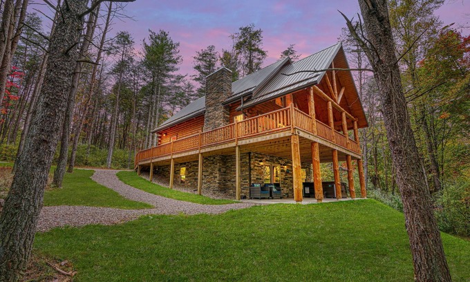 Logan Cabin | Rose's Retreat at Trickle Creek Log Cabins