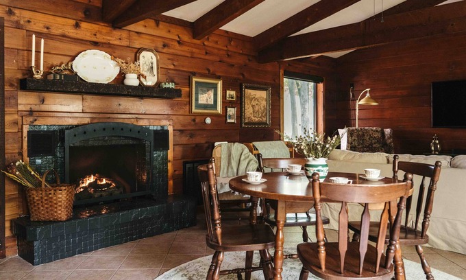 Cleora House | Rosemary on Grand - Cottage Core Lakehouse w/ADA Dock in Gated Community
